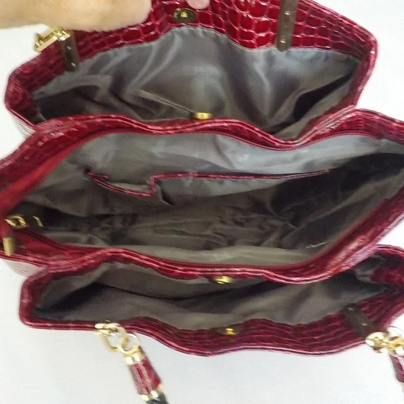 Red/Wine Pebble Texture 3 Section Shoulder Bag - Picture 9 of 11